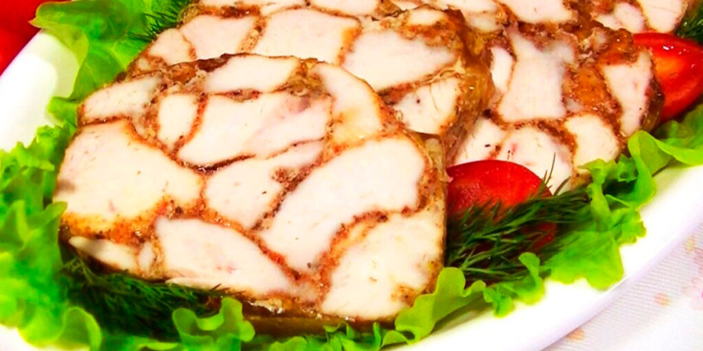 Мраморный рулет из курицы с желатином